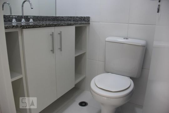 Banheiro de apartamento para alugar com 2 quartos, 56m² em Vila Mascote, São Paulo