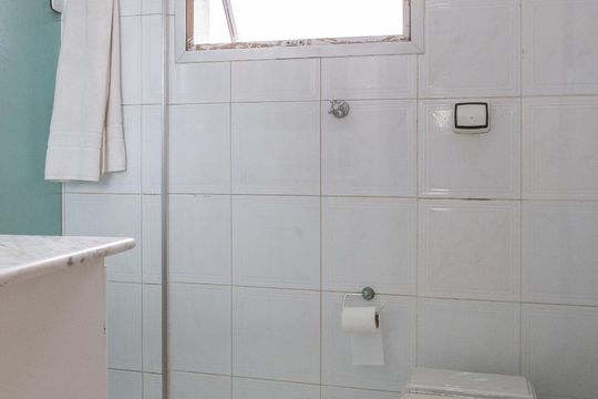Banheiro de apartamento à venda com 1 quarto, 53m² em Vila Anglo Brasileira, São Paulo