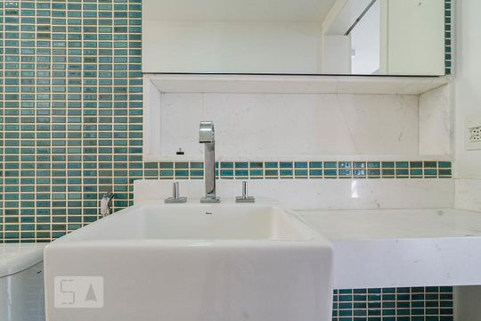 Pia e torneira de apartamento para alugar com 2 quartos, 110m² em Jardim Paulista, São Paulo