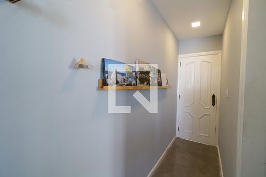 Sala de apartamento para alugar com 3 quartos, 106m² em Praia da Bandeira, Rio de Janeiro