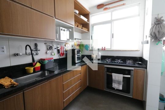Cozinha de apartamento para alugar com 3 quartos, 106m² em Praia da Bandeira, Rio de Janeiro