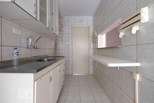 Cozinha de apartamento para alugar com 2 quartos, 70m² em Pinheiros, São Paulo