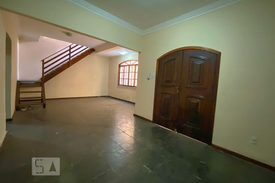 Sala de casa à venda com 4 quartos, 300m² em Ramos, Rio de Janeiro