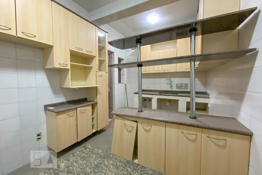 Cozinha de casa à venda com 4 quartos, 300m² em Ramos, Rio de Janeiro