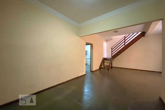 Sala de casa à venda com 4 quartos, 300m² em Ramos, Rio de Janeiro