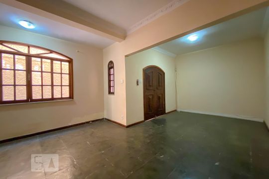 Sala de casa à venda com 4 quartos, 300m² em Ramos, Rio de Janeiro
