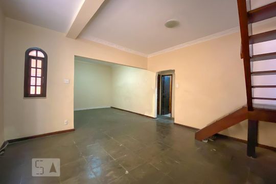 Sala de casa à venda com 4 quartos, 300m² em Ramos, Rio de Janeiro