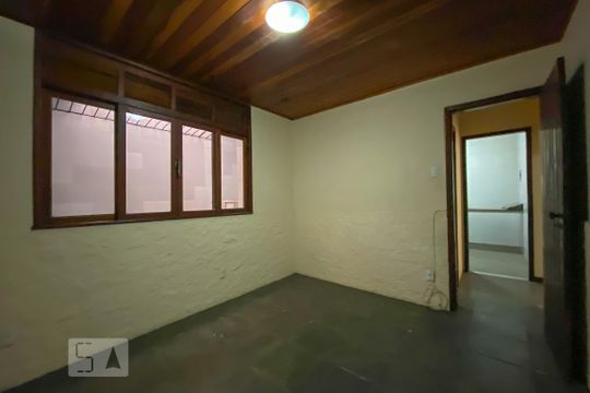 Quarto 1 de casa à venda com 4 quartos, 300m² em Ramos, Rio de Janeiro