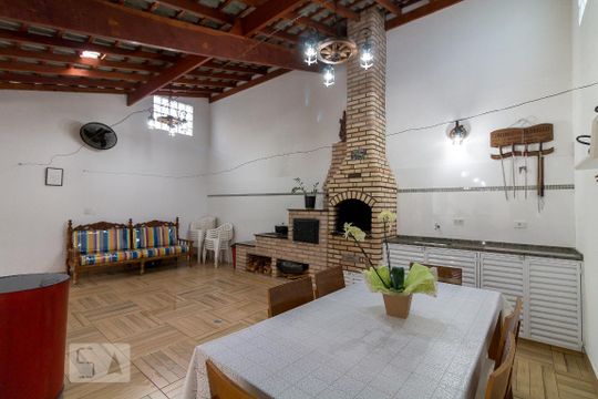 Churrasqueira de casa para alugar com 3 quartos, 180m² em Picanço, Guarulhos