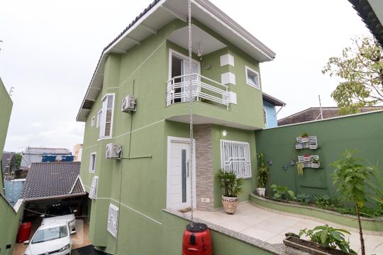 Fachada da casa de casa à venda com 3 quartos, 180m² em Picanço, Guarulhos