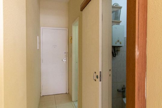 Corredor de kitnet/studio à venda com 1 quarto, 35m² em Glória, Rio de Janeiro