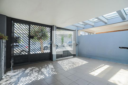 Garagem de casa à venda com 3 quartos, 160m² em Alto da Lapa, São Paulo