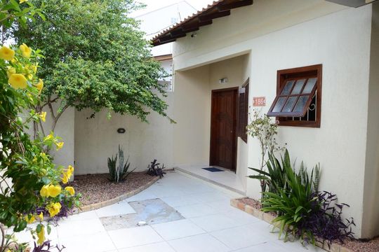 Fachada de casa à venda com 3 quartos, 110m² em Estância Velha, Canoas