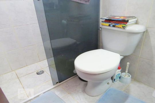 Banheiro de apartamento à venda com 1 quarto, 50m² em Vila Leonor, São Paulo
