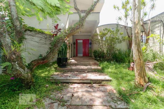 Fachada de casa à venda com 6 quartos, 600m² em Vila Madalena, São Paulo