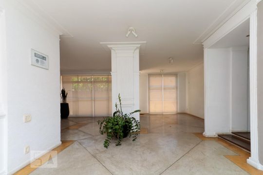 Casa à venda com 6 quartos, 600m² em Vila Madalena, São Paulo