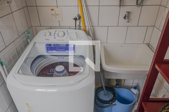 Cozinha e Área de Serviço de apartamento para alugar com 1 quarto, 58m² em Pinheiros, São Paulo