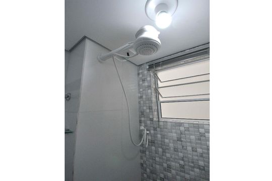 Chuveiro  de kitnet/studio para alugar com 1 quarto, 15m² em Butantã, São Paulo