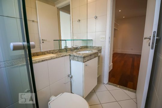 Banheiro Social de apartamento para alugar com 3 quartos, 218m² em Brooklin, São Paulo
