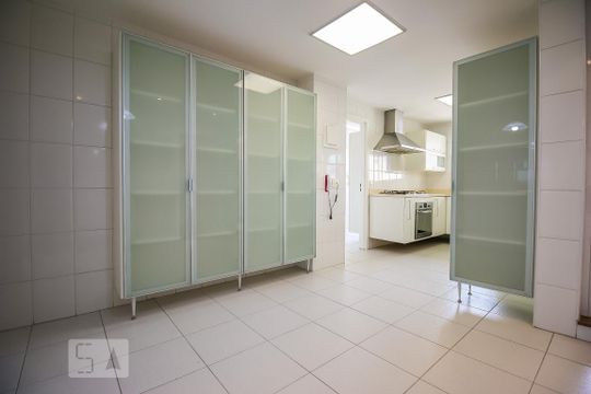 Cozinha de apartamento para alugar com 3 quartos, 218m² em Brooklin, São Paulo