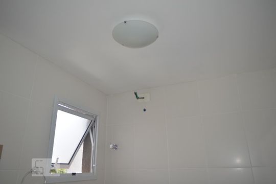 Banheiro de apartamento à venda com 2 quartos, 60m² em Vila Mazzei, São Paulo