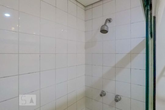 Banheiro de kitnet/studio para alugar com 1 quarto, 30m² em Vila Clementino, São Paulo