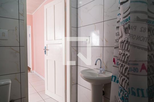 Banheiro de casa para alugar com 1 quarto, 35m² em Vila Guarani (zona Sul), São Paulo