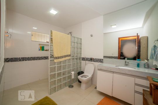Banheiro da Suíte 1 de casa à venda com 4 quartos, 320m² em Itapoã, Belo Horizonte