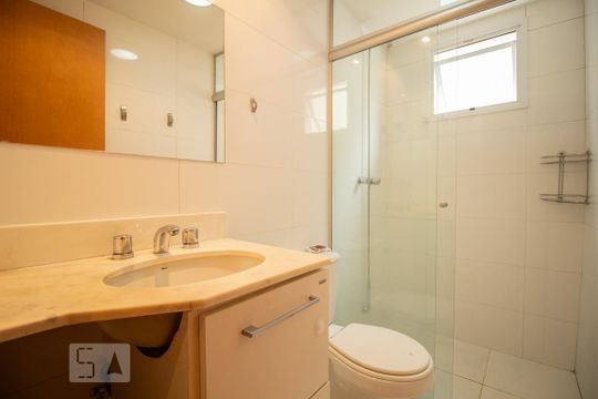 Banheiro Suite de apartamento para alugar com 2 quartos, 90m² em Vila Ipojuca, São Paulo