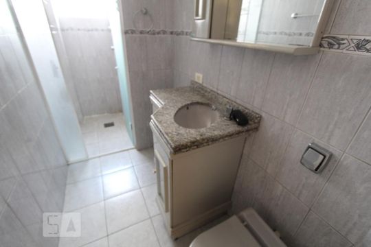 Banheiro de apartamento para alugar com 3 quartos, 72m² em Água Verde, Curitiba