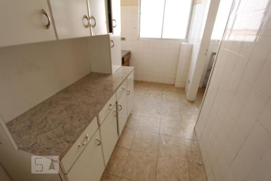 Cozinha de apartamento para alugar com 3 quartos, 72m² em Água Verde, Curitiba