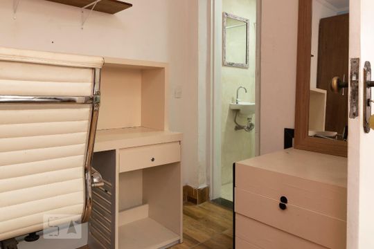 Banheiro de casa para alugar com 1 quarto, 45m² em Jardim Oriental, São Paulo