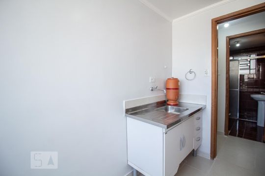 Cozinha de apartamento para alugar com 1 quarto, 44m² em Água Branca, São Paulo