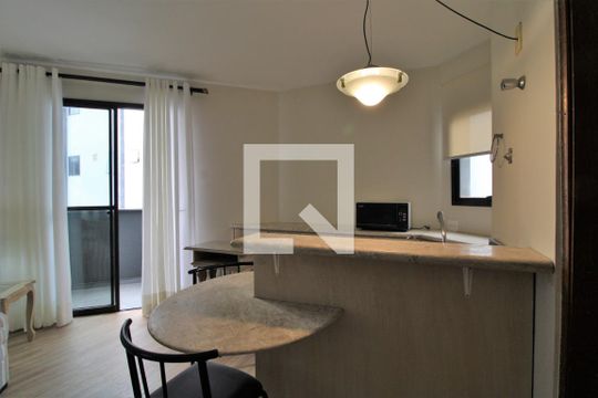Cozinha de apartamento para alugar com 1 quarto, 39m² em Brooklin Paulista, São Paulo
