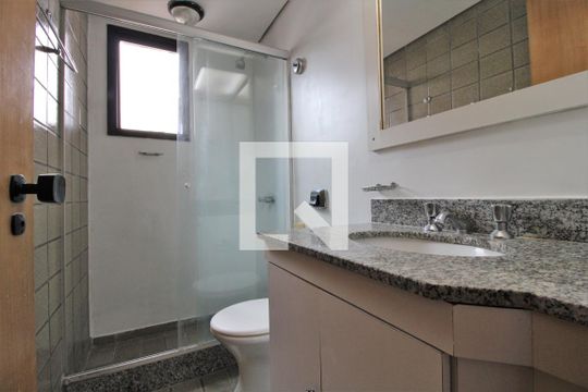Banheiro de apartamento para alugar com 1 quarto, 39m² em Brooklin Paulista, São Paulo