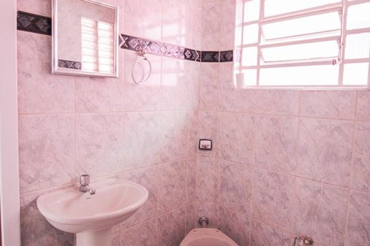 Banheiro de Serviço de casa para alugar com 3 quartos, 135m² em Itaberaba, São Paulo