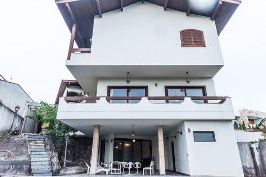 Fachada Fundo de casa à venda com 4 quartos, 700m² em Jardim Guedala, São Paulo