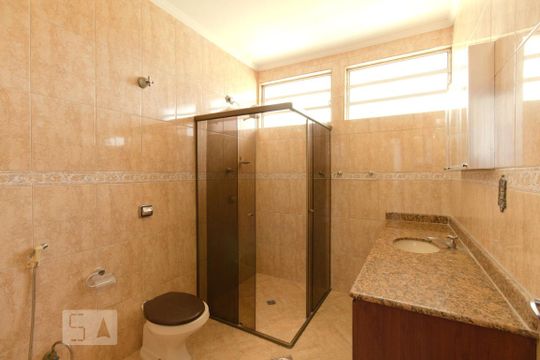 Banheiro de casa para alugar com 2 quartos, 140m² em Embaré, Santos