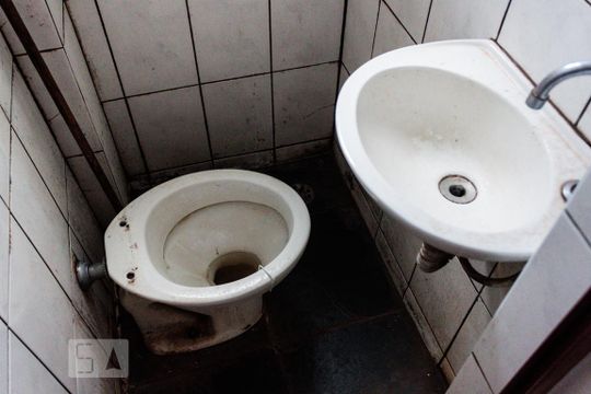 Banheiro  de apartamento para alugar com 1 quarto, 18m² em Jardim Japão, São Paulo