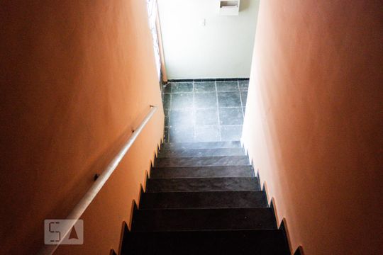 Escada de apartamento para alugar com 1 quarto, 18m² em Jardim Japão, São Paulo