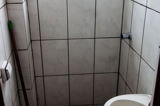 Banheiro de apartamento para alugar com 1 quarto, 18m² em Jardim Japão, São Paulo