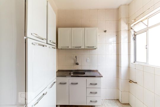 Cozinha de apartamento para alugar com 2 quartos, 60m² em Bela Vista, São Paulo