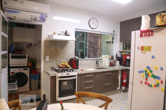 Cozinha de casa de condomínio para alugar com 3 quartos, 99m² em Vila Salete, São Paulo