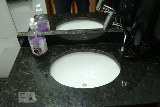 Banheiro de casa de condomínio para alugar com 3 quartos, 99m² em Vila Salete, São Paulo