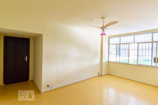 Sala de apartamento para alugar com 2 quartos, 75m² em Fonseca, Niterói