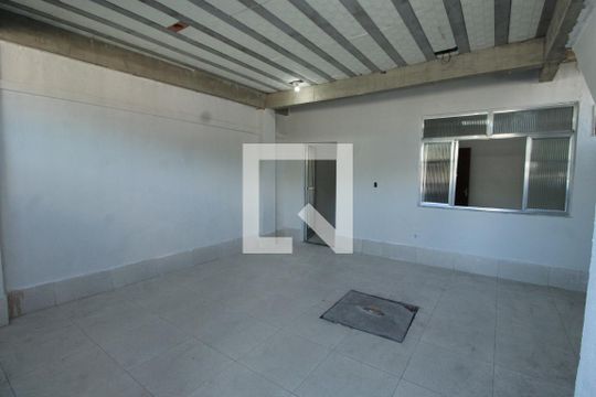 Garagem de casa para alugar com 2 quartos, 96m² em Irajá, Rio de Janeiro