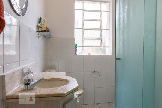 Banheiro Social de casa à venda com 2 quartos, 150m² em Perdizes, São Paulo