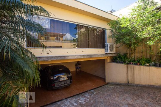 Fachada de casa à venda com 6 quartos, 366m² em Nova Petrópolis, São Bernardo do Campo