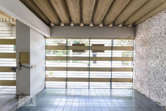 Garagem de casa à venda com 3 quartos, 350m² em Planalto Paulista, São Paulo