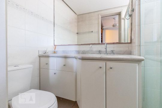 Banheiro de apartamento à venda com 2 quartos, 55m² em Indianópolis, São Paulo